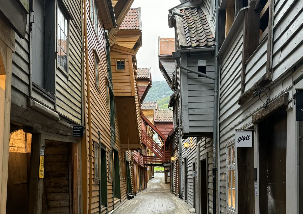 Bryggen Alleyways - Photo 1